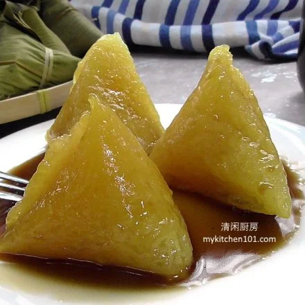 碱水粽搭配椰糖浆