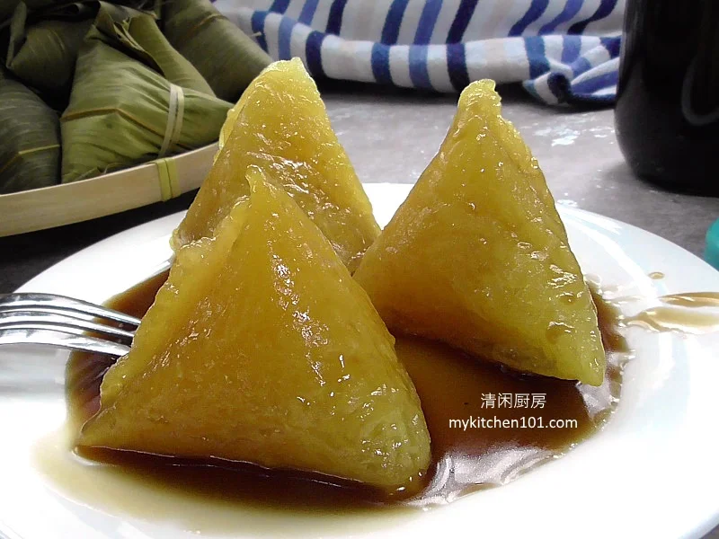 碱水粽搭配椰糖浆