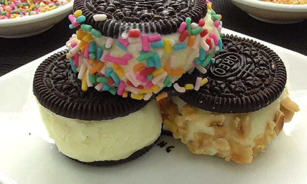 奥利奥雪糕三文治 – 超简单甜点