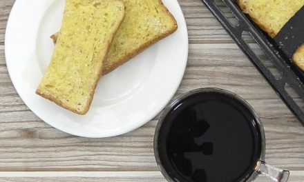酥脆牛油糖面包干 (Roti Kok) – 简单做法