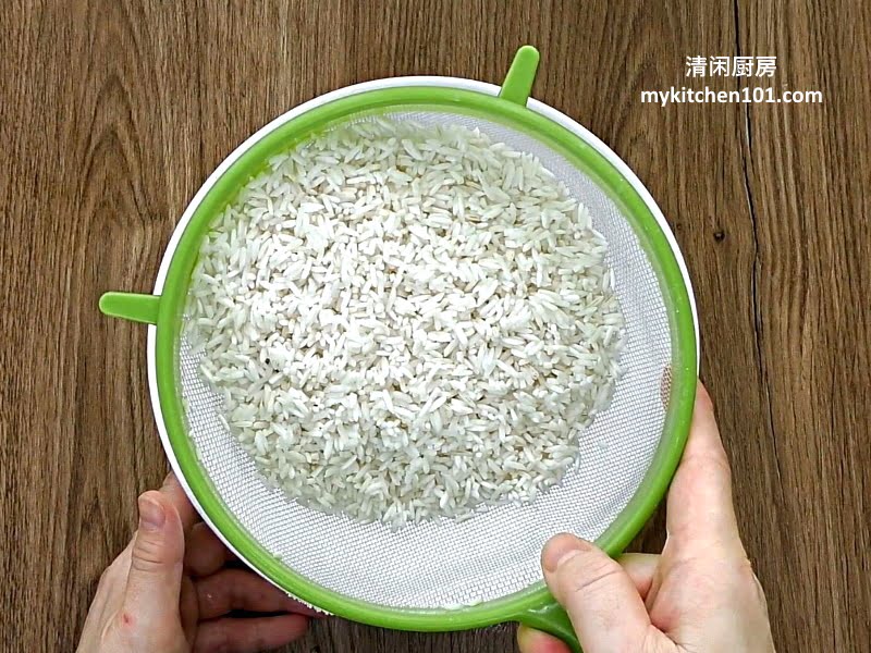 用白米打成的米浆做蒸芋头糕