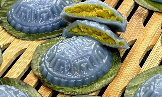 蓝花红龟糕 (低糖金瓜番薯馅)- 享受健康和美味