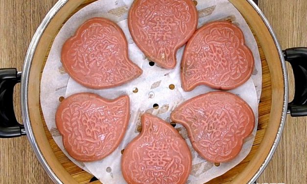 潮州紅桃粿/饭桃粿 (采用天然红色素)